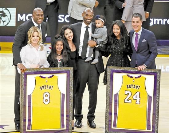 而对裁判采 而对裁判采